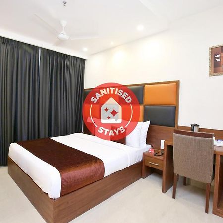 Vaccinated Staff- Capital O 14225 Bahl Regency Hotell Zirakpur Exteriör bild