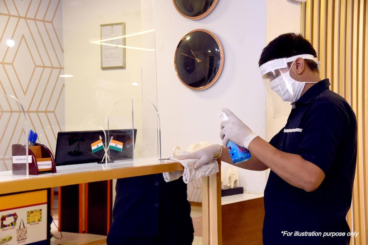 Vaccinated Staff- Capital O 14225 Bahl Regency Hotell Zirakpur Exteriör bild
