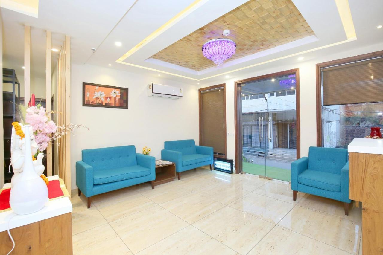 Vaccinated Staff- Capital O 14225 Bahl Regency Hotell Zirakpur Exteriör bild